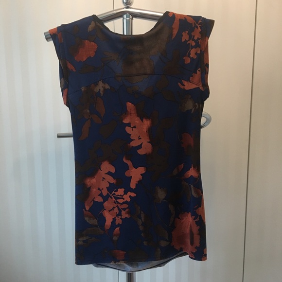 Vera Wang sleeveless blouse blue brown flowers Size M - Picture 2 of 7